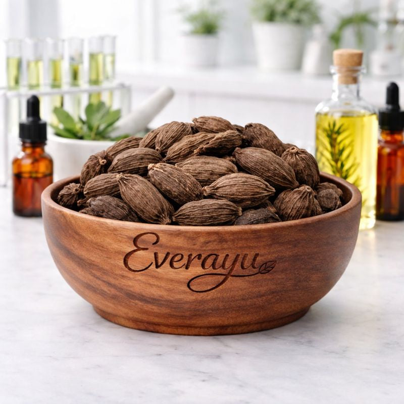 Black Cardamom (Kali Elaichi / Amomum subulatum) – natural aromatic Ayurvedic spice known for its warm, smoky fragrance.