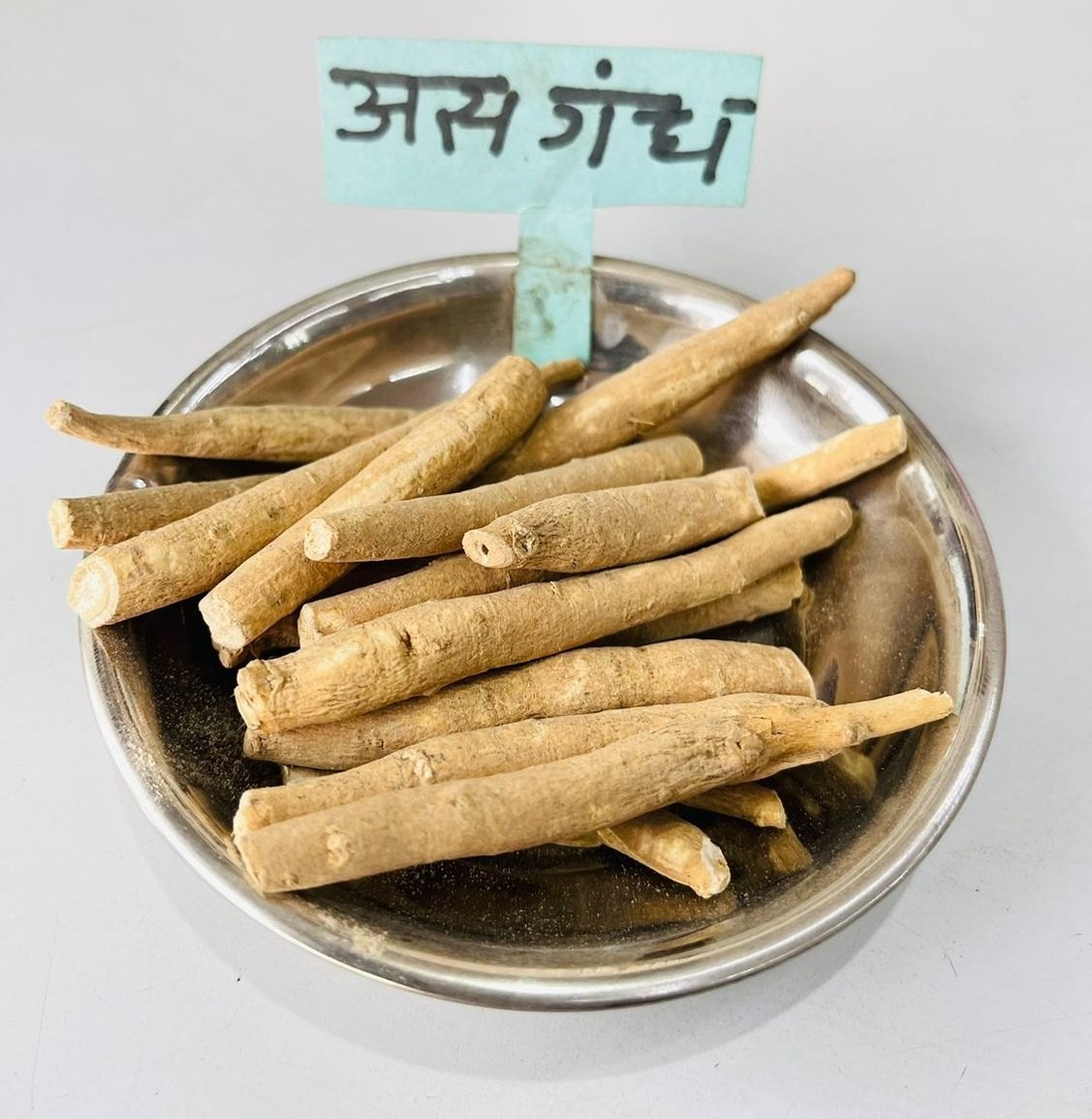 Ajagandha, Amangura, Amukkirag, Asan, Asana, Asgand, Asgandh, Asgandha, Ashagandha, Ashvagandha, Ashwaganda, Ashwanga, Asoda, Asundha, Asvagandha, Aswagandha, Avarada, Ayurvedic Ginseng, Cerise d'Hiver, Clustered Wintercherry, Ghoda Asoda, Ginseng Ayurvédique, Ginseng Indien, Hayahvaya, Indian Ginseng, Kanaje Hindi, Kuthmithi, Orovale, Peyette, Physalis somnifera, Samm Al Ferakh, Samm Al Rerakh, Sogade-Beru, Strychnos, Turangi-Ghanda, Vajigandha, Winter Cherry, Withania, Withania somnifera