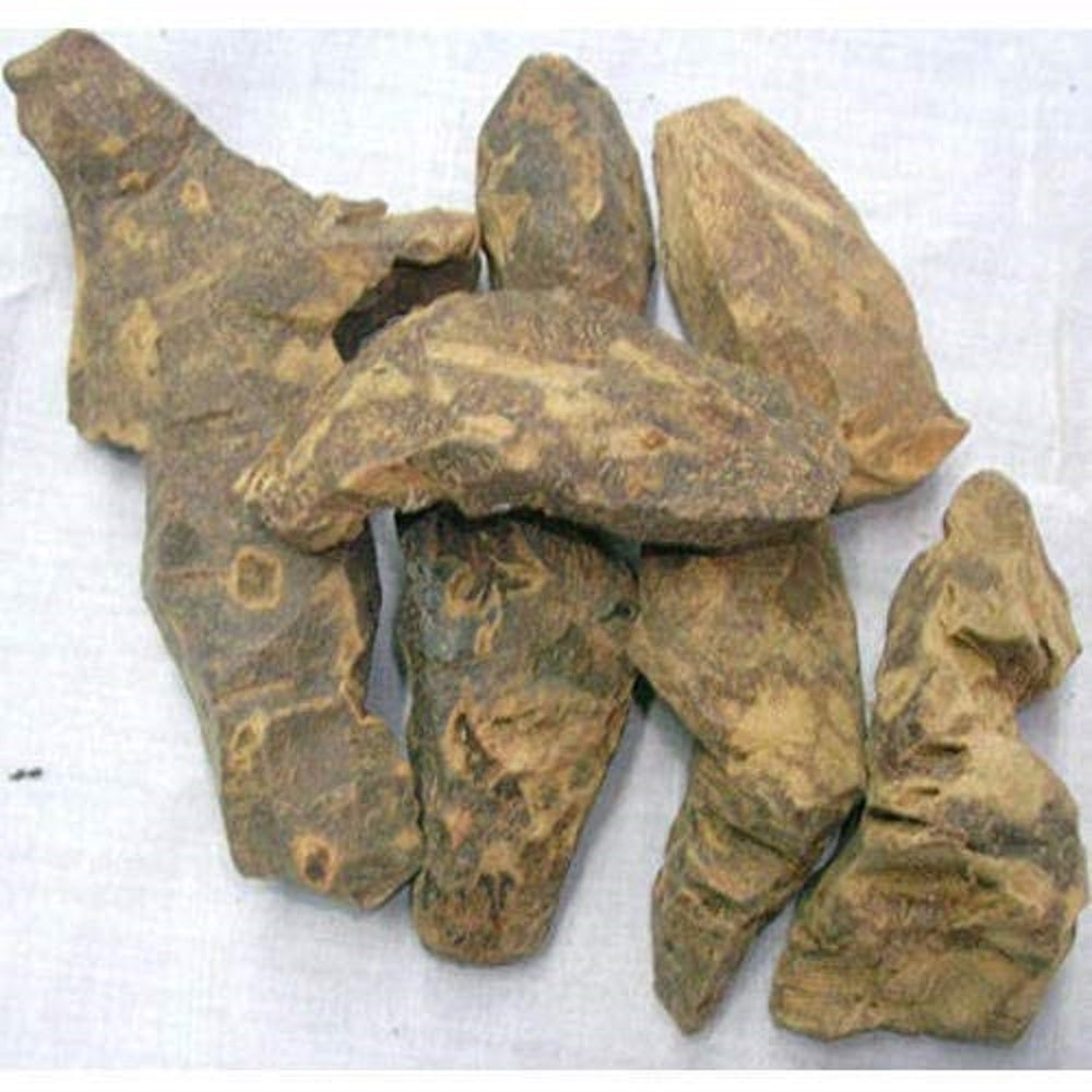 English : China root, Hindi : Chopcheenee, Sanskrit : Dvipantara Vaca, Bengali : Chopcheenee, Kumarika, Shukchin, Gujrati : Chopcheenee, Malayalam : China Pairu, Marathi : Chopcheenee, Tamil : Parangichekkai, Telugu : Pirngichekka. 